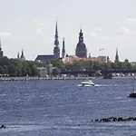 Superior Vantis Riverside 3*