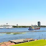 Superior Vantis Riverside Hotel 3*
