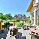 Superior Vantis Riverside 3*