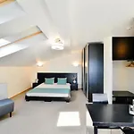 Hotel Superior Vantis Riverside 3*
