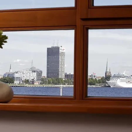 Szálloda Superior Vantis Riverside