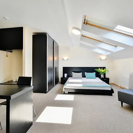 Superior Vantis Riverside Szálloda 3*