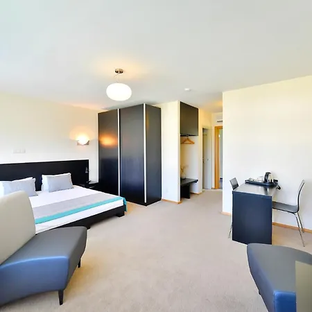 Superior Vantis Riverside Szálloda Riga