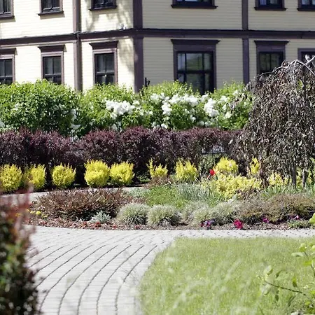 Superior Vantis Riverside Szálloda 3*