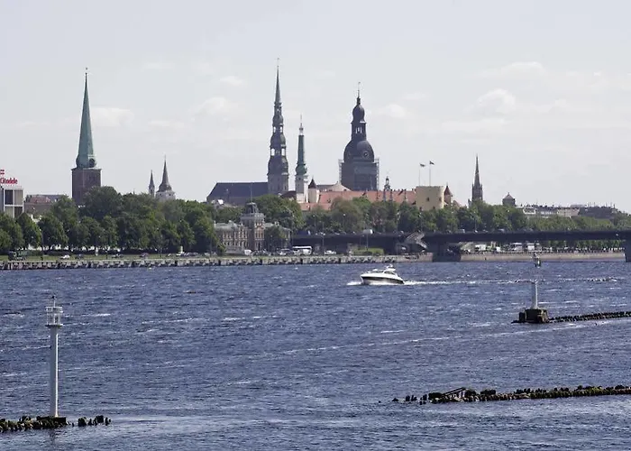 Superior Vantis Riverside 3*