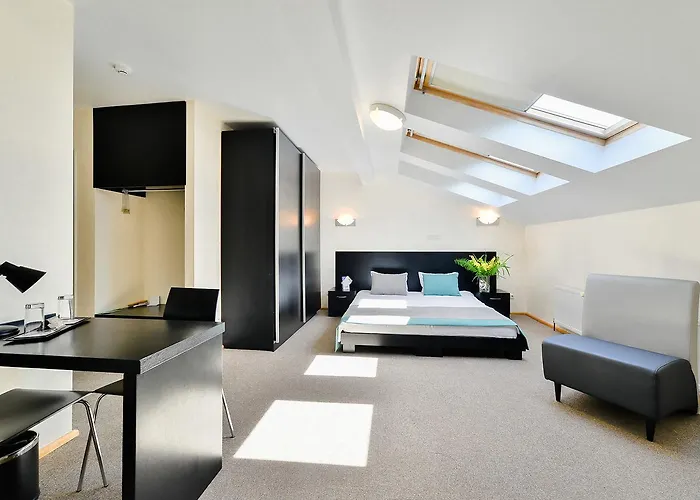 Superior Vantis Riverside Hotel 3*