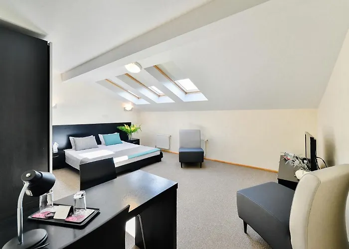 Superior Vantis Riverside 3*