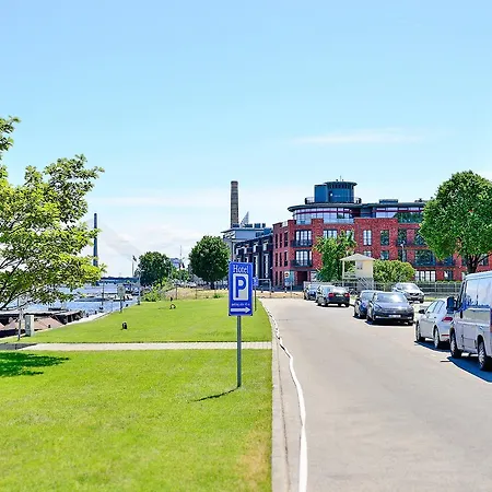 Superior Vantis Riverside Hotel 3*