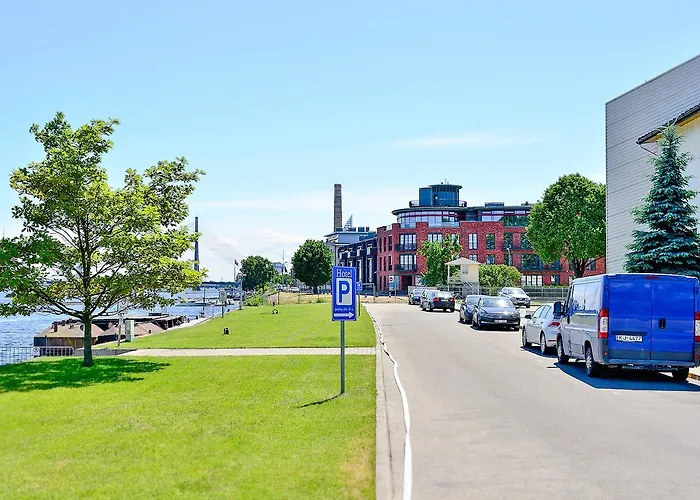 Superior Vantis Riverside 호텔 3*