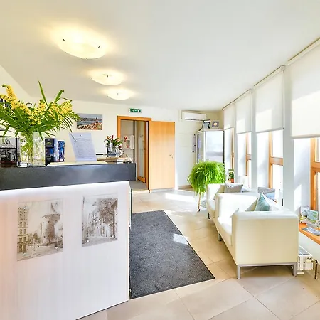 Superior Vantis Riverside فندق 3*