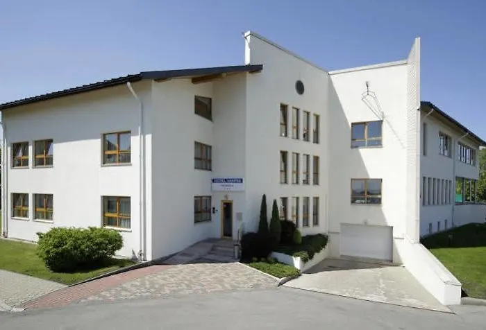 Superior Vantis Riverside Hotel