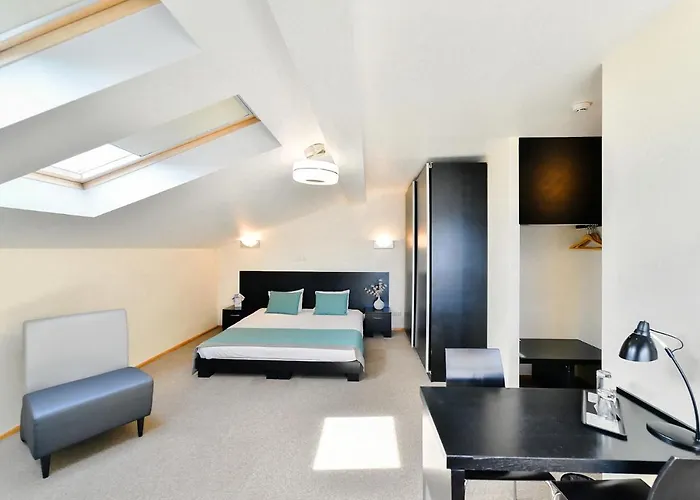 Hotel Superior Vantis Riverside 3*